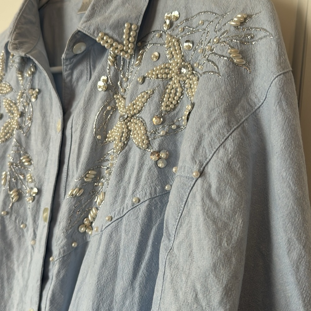 Jane Ashley Denim Floral Beaded pearl button up, women’s size medium - Picture 4 of 11